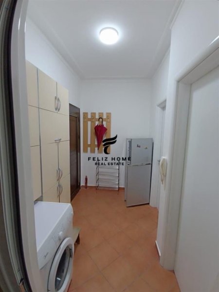 Tirane, jepet me qera apartament 1+1, Kati 3, 50 m2 400 € (LIQENI ARTIFICIAL)