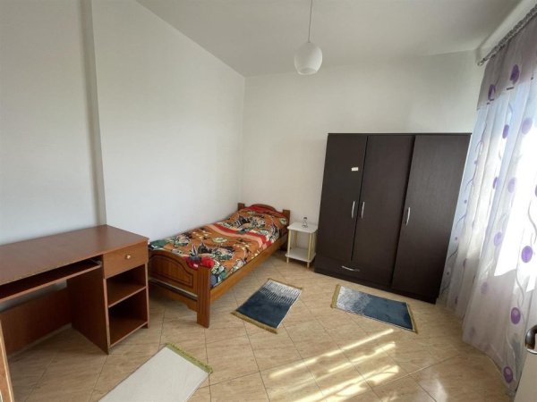 Tirane, jepet me qera apartament 2+1+Ballkon, Kati 5, 88 m2 350 € (rruga Kastriotet)