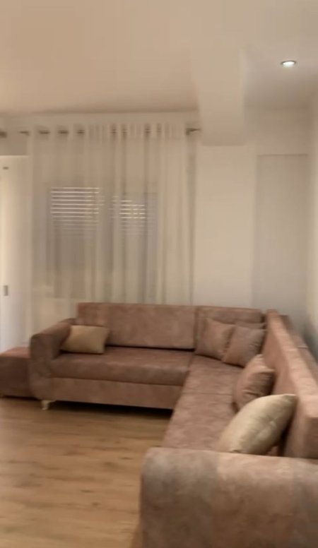 Tirane, jepet me qera apartament 1+1, Kati 5, 45 m2 400 € 