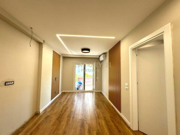 Tirane, shitet apartament 2+1, Kati 3, 95 m2 (Astiri)