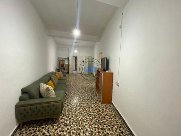 Shqiperi, jepet me qera apartament 2+1+Ballkon, Kati 2, 90 m2 300 € (Pallati i Sportit)