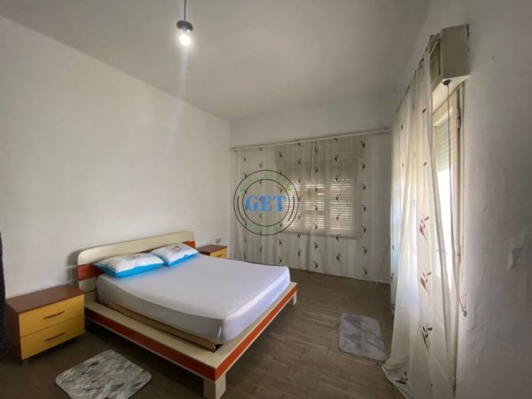 Shqiperi, jepet me qera apartament 2+1+Ballkon, Kati 2, 90 m2 300 € (Pallati i Sportit)
