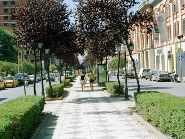 887348_Streets_in_Tirana_010.jpg