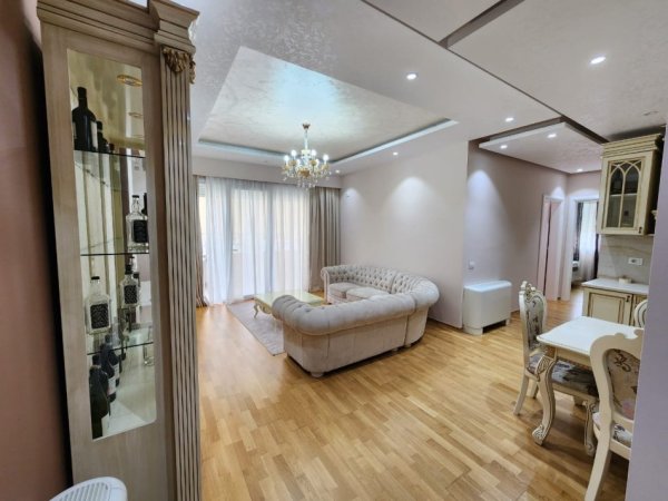 Tirane, jepet me qera apartament 2+1, , 900 € (Kopshti Botanik)