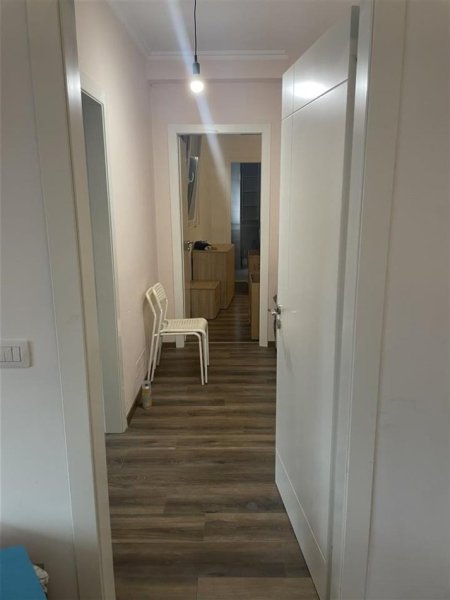 Tirane, jepet me qera apartament 3+1 Kati 5, 135 m² 550 Euro (ali demi)