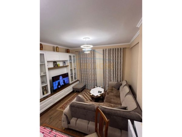 Tirane, shitet apartament 2+1+Ballkon, Kati 2, 86 m2 165,000 € (Oxhaku)