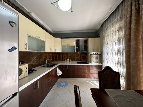 Tirane, jepet me qera apartament 2+1, Kati 2, 98 m² 550 € Selvia, Qender
