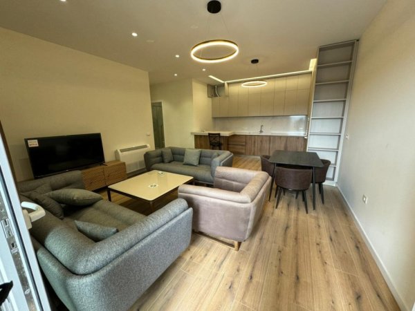 Tirane, jepet me qera apartament 2+1+Ballkon, Kati 5, 110 m² 700 € (Rruga e 5 maj)