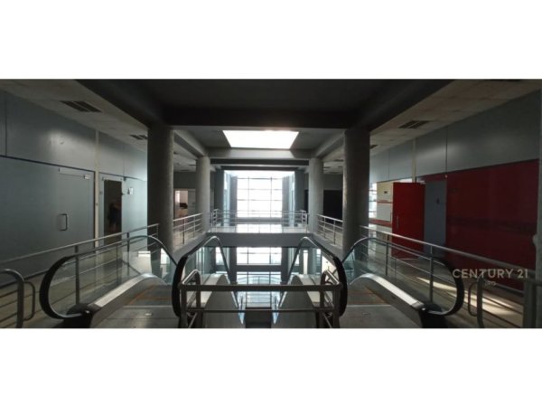 Tirane, jepet me qera zyre , Kati 3, 69 m² 600 € (Sheshi Wilson, qendra Olympia)