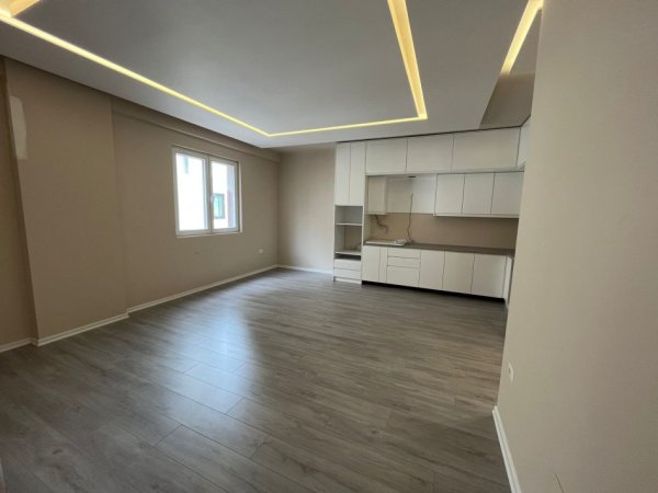 Tirane, shitet apartament 3+1 Kati 4, 133 m² 172.000 Euro (Yzberisht)