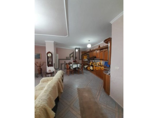 Tirane, shes apartament 2+1+Ballkon, Kati 5, 130 m² 221,000 € (Shkolla e Baletit)