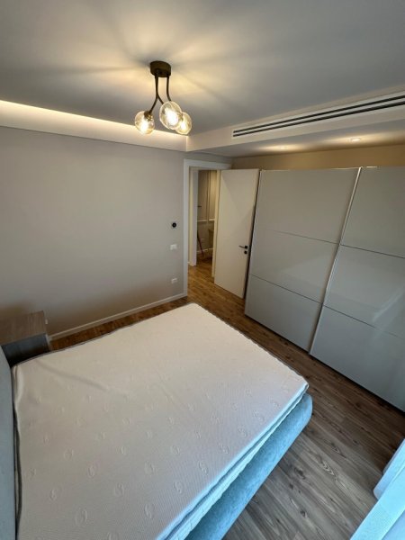 Tirane, jepet me qera apartament 1+1+Aneks+Ballkon, Kati 5, 77 m² 700 € (Rruga Kavajes)
