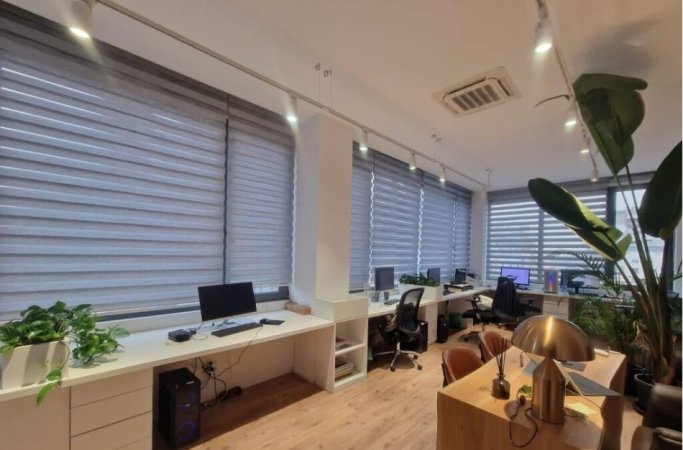 Tirane, jepet me qera zyre , Kati 8, 310 m² 3,800 € (Kompleksi Delijorgjj)