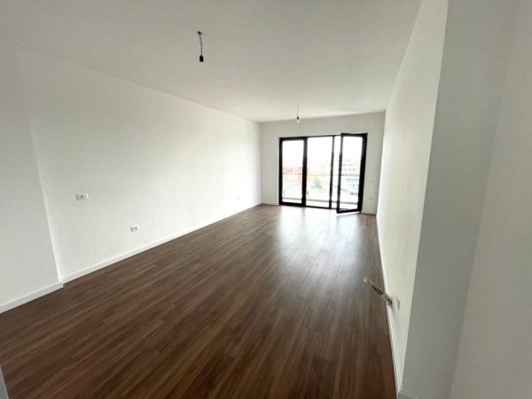 Tirane, jepet me qera apartament 1+1, , 155 m² 550 € (Square 21)