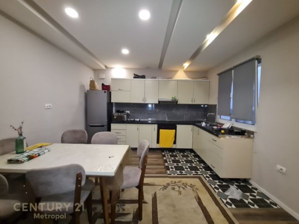 Tirane, jepet me qera apartament 2+1, Kati 1, 78 m² 400 € (Astir Metropol92741)