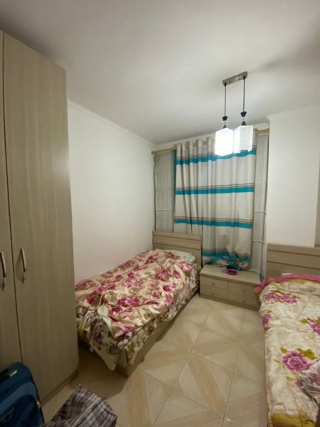 Tirane, jepet me qera apartament 2+1+Ballkon, Kati 3, 85 m² 400 € (Yzberisht)