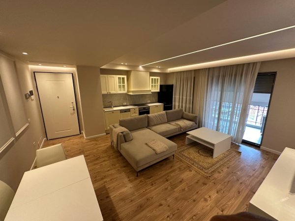 Tirane, jepet me qera apartament 1+1+Ballkon, Kati 5, 75 m² 700 € (Kompleksi Delijorgji / Rruga e Kavajes)