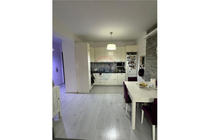 Tirane, shes apartament 2+1+Ballkon, Kati 2, 92 m² 122,000 € (Yzberisht)