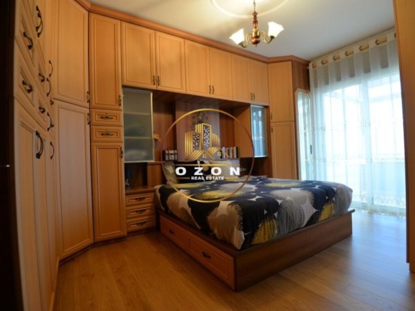Tirane, jepet me qera apartament 3+1+Ballkon, Kati 6, 145 m² 1,300 € (Rruga Barrikadave)