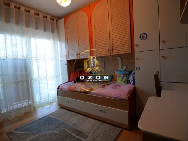 Tirane, jepet me qera apartament 3+1+Ballkon, Kati 6, 145 m² 1,300 € (Rruga Barrikadave)