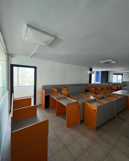 Tirane, jepet me qera ambjent biznesi , Kati 4, 150 m² 1,300 € 