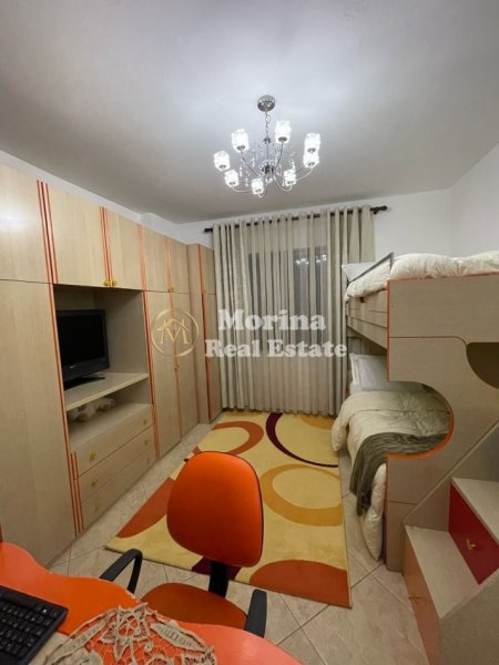 Tirane, jepet me qera apartament 2+1, Kati 3, 130 m² 800 € (Pazari i Ri)