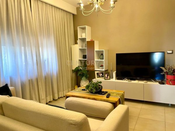 Tirane, jepet me qera apartament 3+1+Ballkon, Kati 2, 79 m² 1,000 € (21 Dhjetori)
