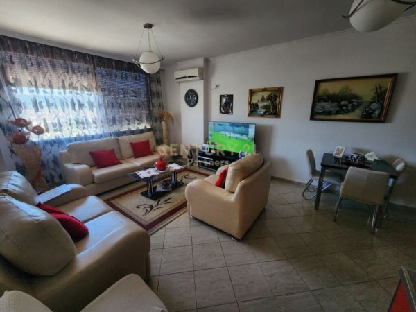 Tirane, shitet apartament 3+1+Ballkon, Kati 7, 145 m² 125,000 € (Kombinat)