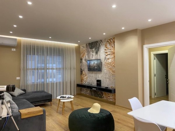 Vlore, jepet me qera apartament 2+1+Aneks+Ballkon, Kati 6, 114 m² 650 € (Bulevardi Ismail Qemali, Vlore)