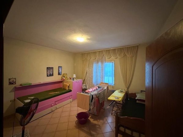 Tirane, apartament 1+1, , 350 € 