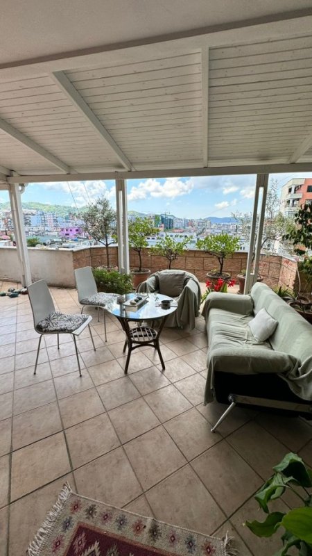 Tirane, shitet apartament 2+1+Ballkon, Kati 5, 175 m² 250,000 € (Rruga Frederik Shiroka)