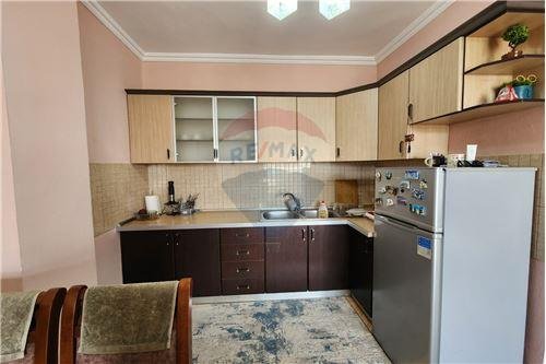 Tirane, shitet apartament 1+1, Kati 5, 67 m² 99,000 € (Brryll - Brryli - Materniteti i Ri, Shqipëri)