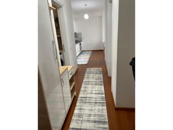 Tirane, jepet me qera apartament 2+1, Kati 8, 81 m² 500 € (PARKU)