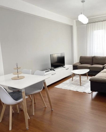 Tirane, jepet me qera apartament 2+1, Kati 7, 81 m² 500 € (Rruga Ndre Mjeda)