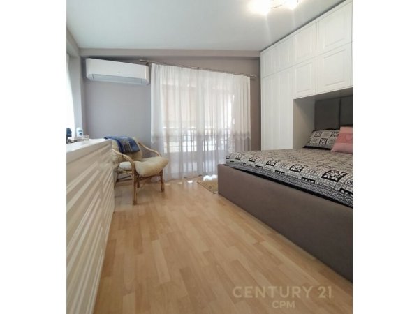 Tirane, shes apartament 3+1, Kati 6, 187 m² 320,000 € (Liqeni i thate)