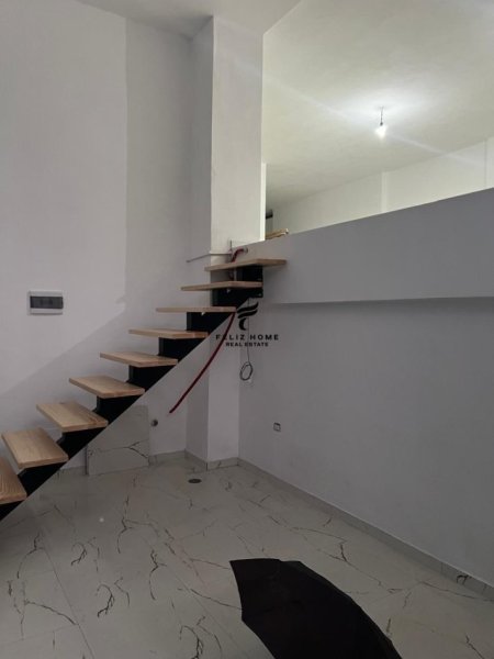 Tirane, jepet me qera dyqan , , 107 m² 800 € (ASTIR)