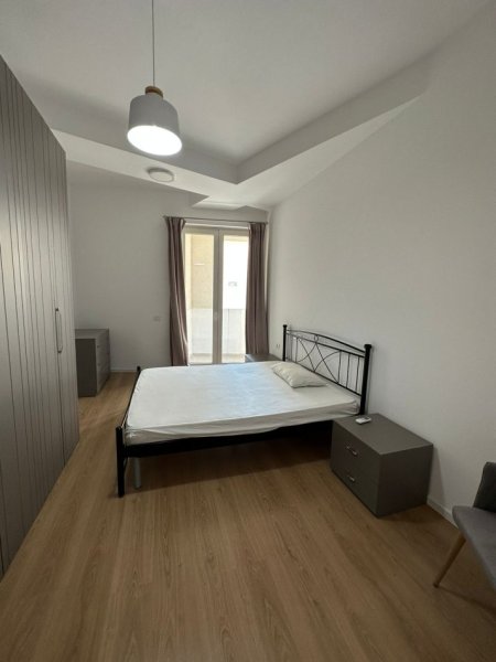 Tirane, jepet me qera apartament 2+1, Kati 8, 700 € (Ndre Mjeda)