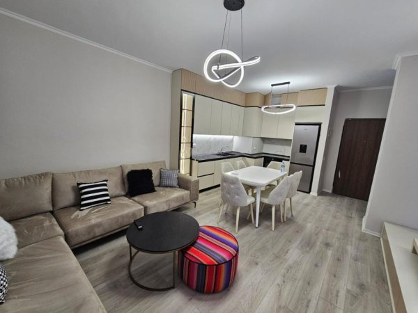 Tirane, jepet me qera apartament 1+1, Kati 9, 76 m² 600 € (Yzberisht)