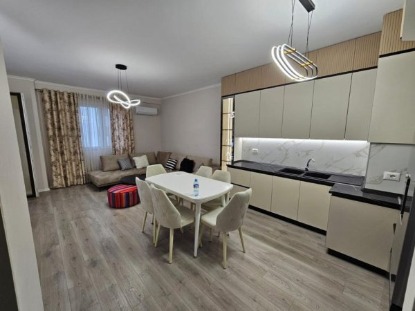 Tirane, jepet me qera apartament 1+1, Kati 9, 76 m² 600 € (Yzberisht)