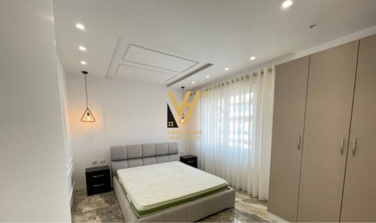 Tirane, jepet me qera apartament 1+1+Ballkon, Kati 4, 80 m² 600 € (UNAZA E RE)