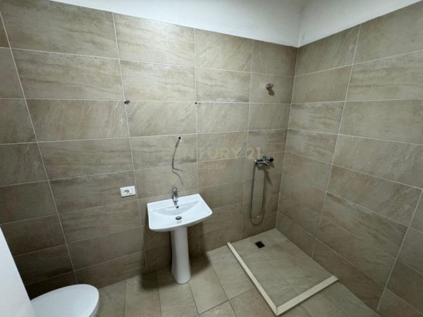 Tirane, shitet apartament 1+1, Kati 3, 73 m² 108,000 € (SPITALI QSUT)