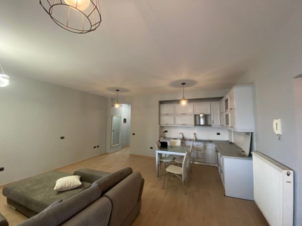 Tirane, jepet me qera apartament 2+1+Aneks+Ballkon, Kati 7, 134 m² 700 € (RRUGA E DURRSIT)
