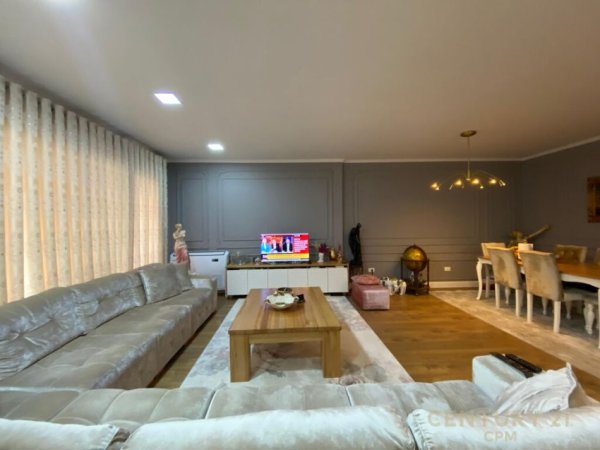 Tirane, shes apartament 3+1+Ballkon, , 155 m² 280,000 € (Liqeni i Tiranës)