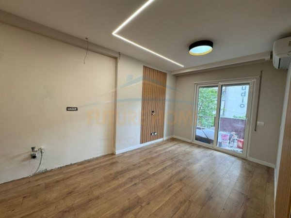Tirane, shes apartament 2+1+2 poste parkimi, Kati 3, 95 m² 159,000 € (UNAZA E RE)