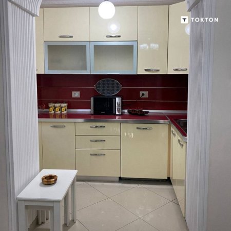 Tirane, shitet apartament 3+1, Kati 2, 90 m² 180,000 € (Pazari i ri, Qendër, Tiranë)