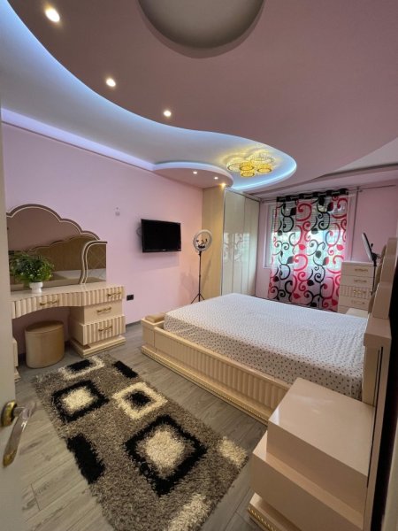 Tirane, shitet apartament 3+1, Kati 2, 151 m² 260,000 € (Porcelan, Rruga Xhanfize Keko)