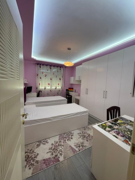 Tirane, shitet apartament 3+1, Kati 2, 151 m² 260,000 € (Porcelan, Rruga Xhanfize Keko)