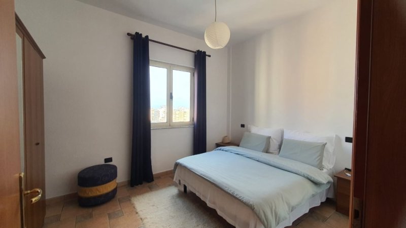 Tirane, jepet me qera apartament 1+1, , 82 m² 500 € (9-kateshet)
