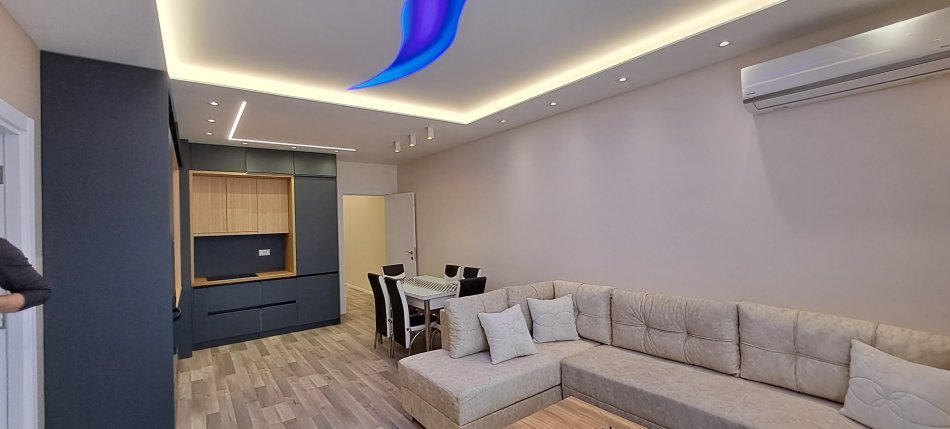 Tirane, jepet me qera apartament 2+1, Kati 5, 115 m² 750 € (Rruga e Dibres)
