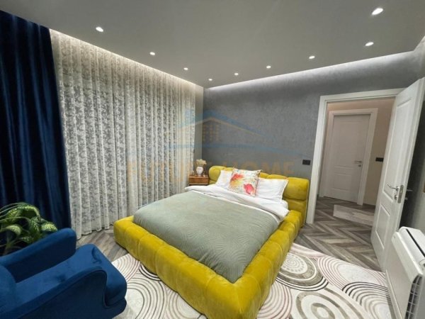 Tirane, jepet me qera apartament 3+1+Aneks+Ballkon, Kati 1, 144 m² 2,000 € (Rruga e Vilave Teg)